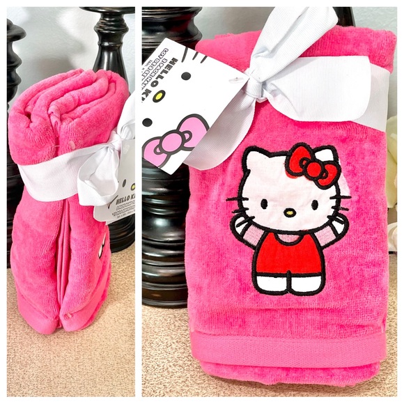 NWT Set of 2 HELLO KITTY Hand Towels - Picture 1 of 7